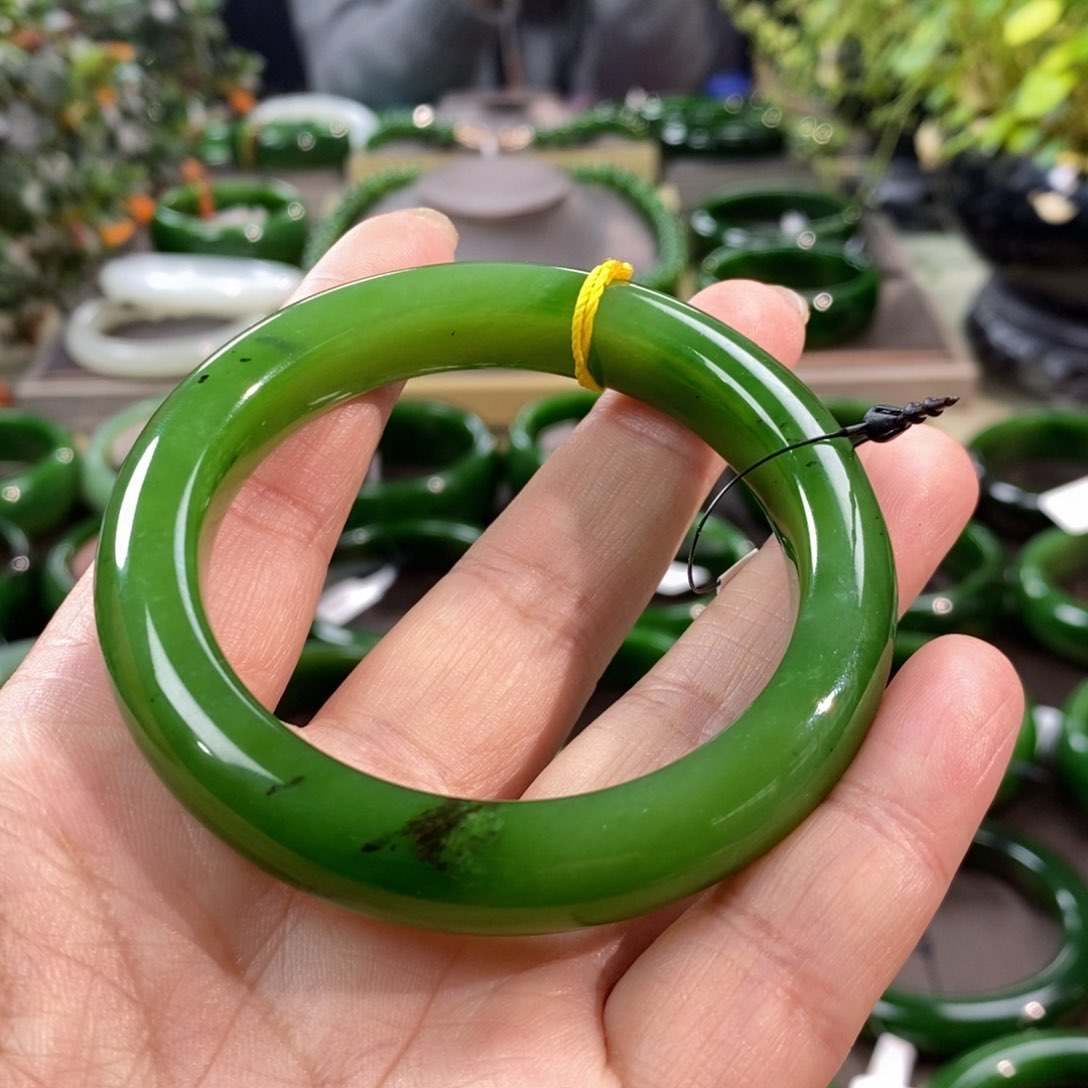 和田玉（碧玉）未镶嵌手镯