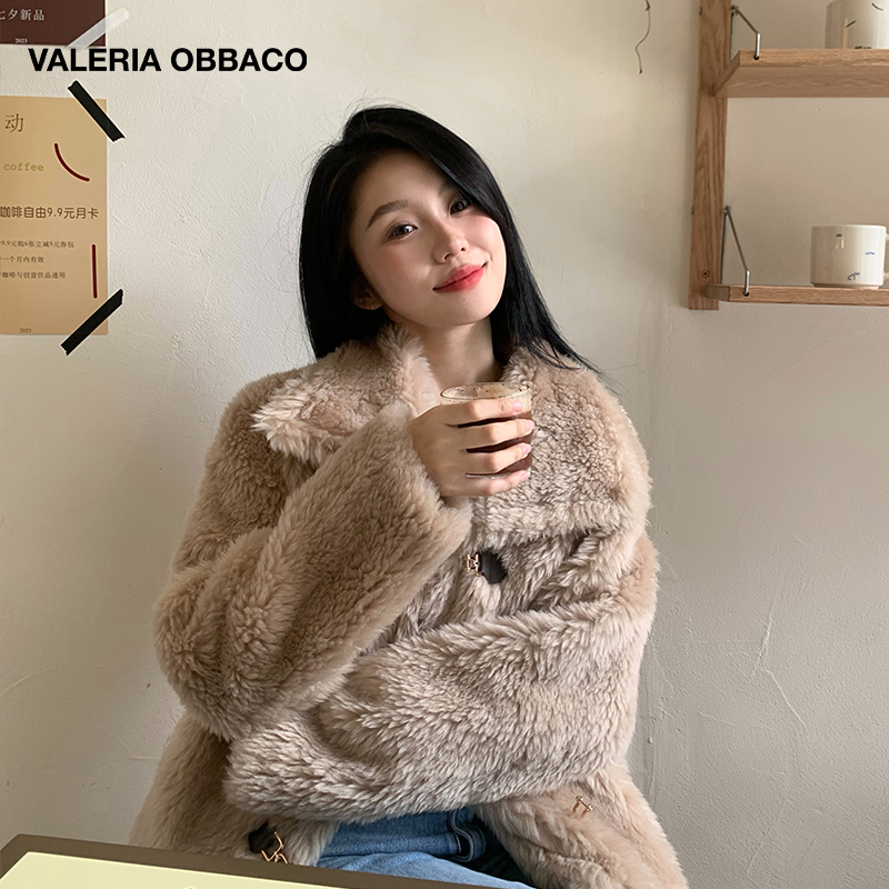 VALERIAOBBACO/瓦莱丽娅 奥贝科VO香槟色鎏金扣袢轻奢感皮草外套