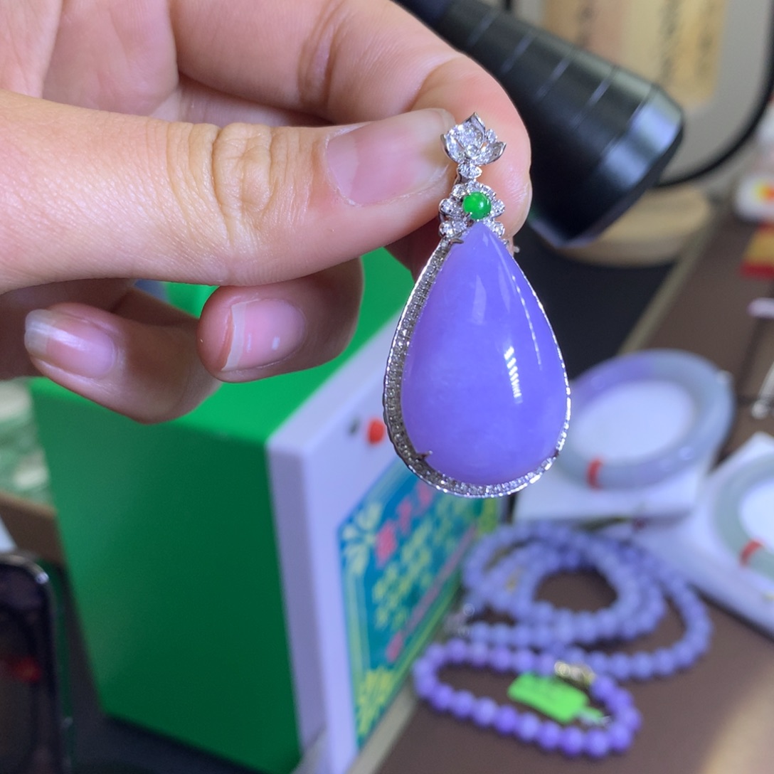 翡翠颈饰18K金镶嵌翡翠