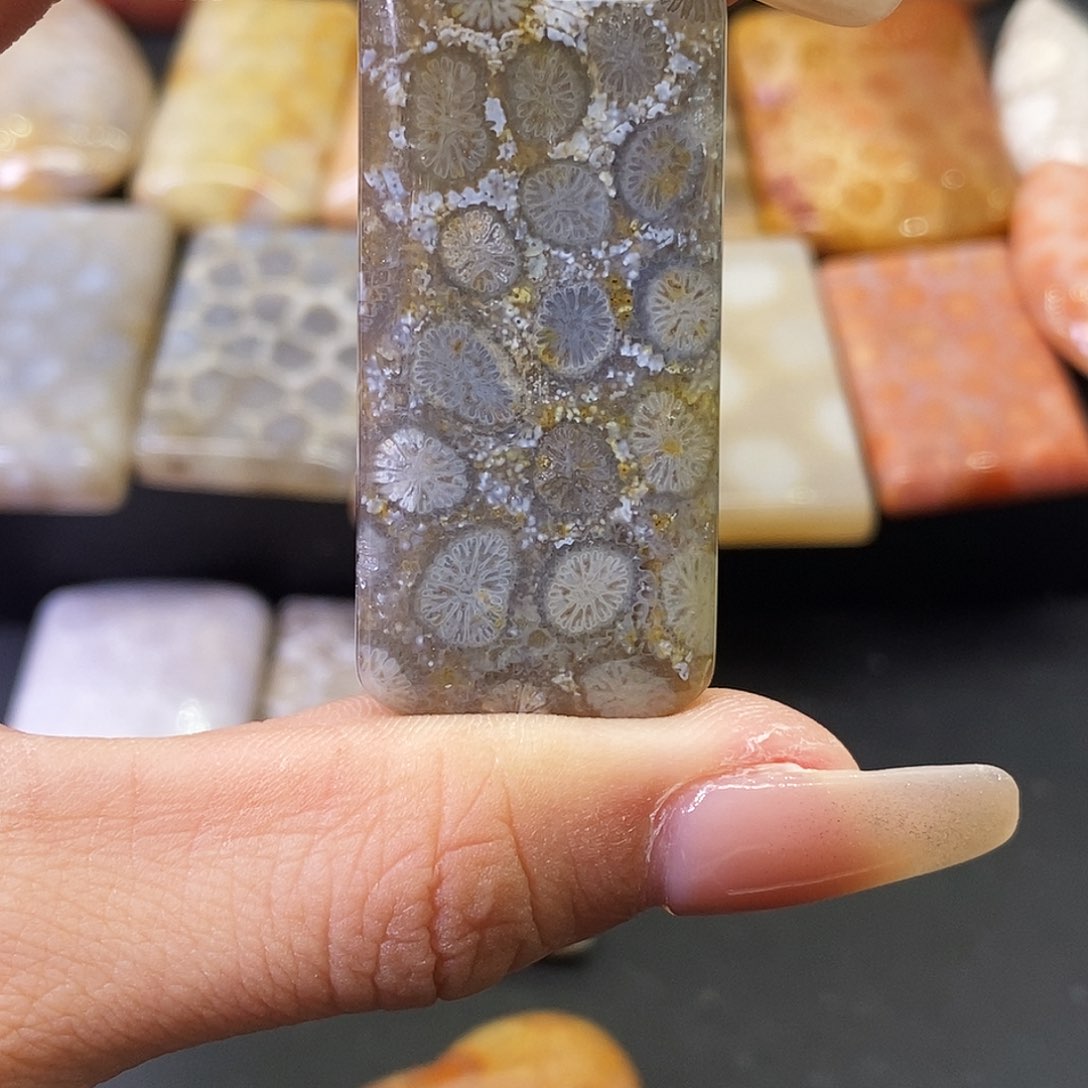 硅化玉颈饰合金花**贵