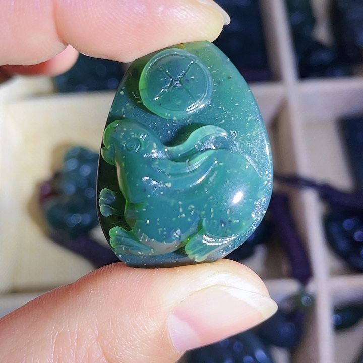 蛇纹石玉未镶嵌挂件