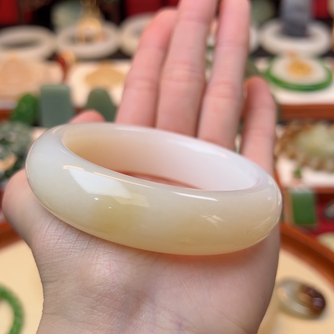 和田玉手镯未镶嵌55.56