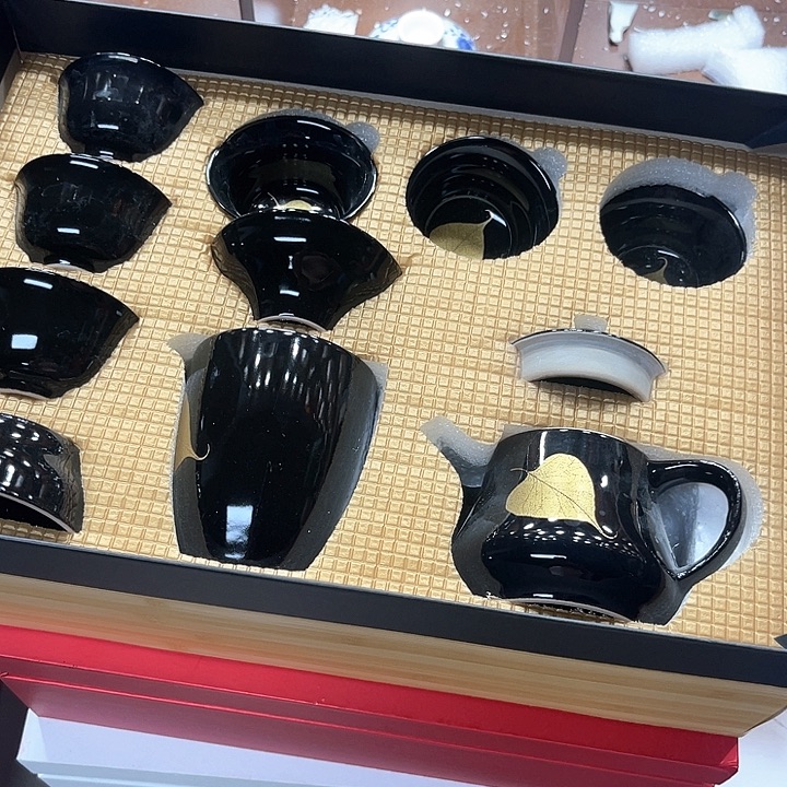 孤品茶具套装等。      