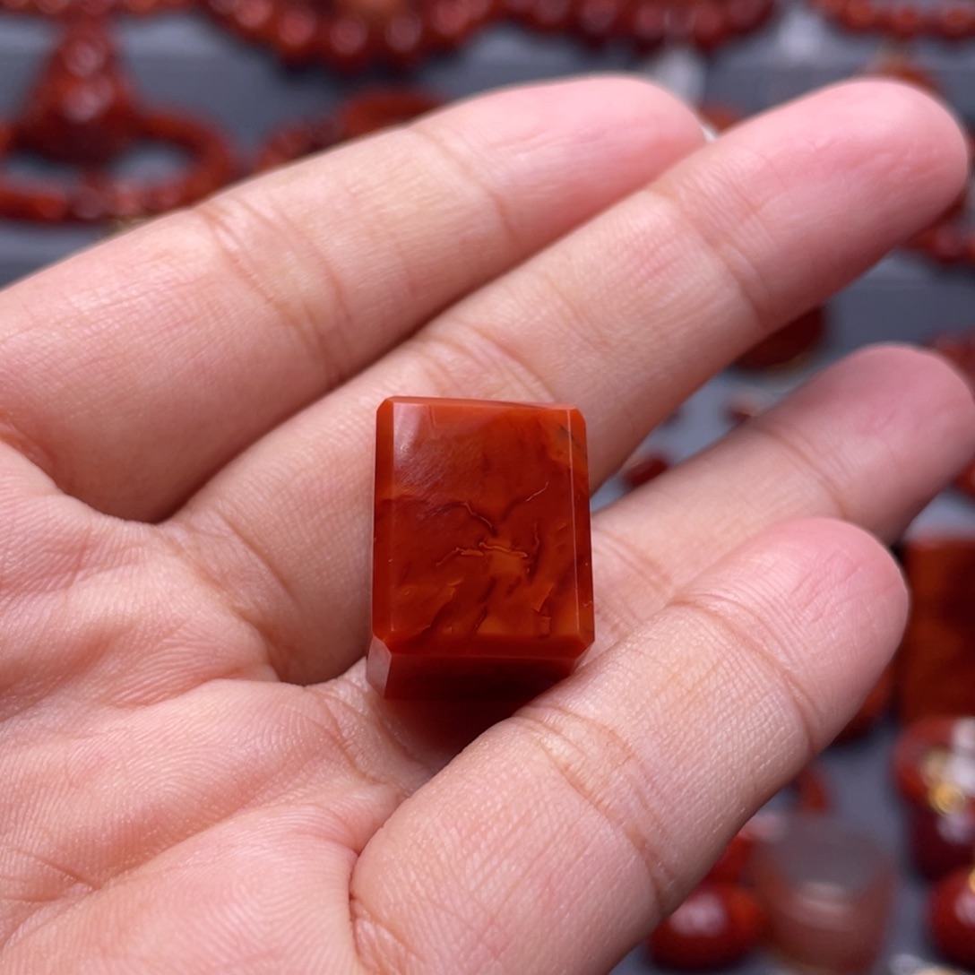 凌****南红玛瑙未镶嵌珠宝奇石印章