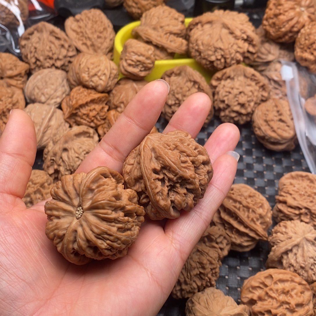 吊坠桃核有*米文玩核桃