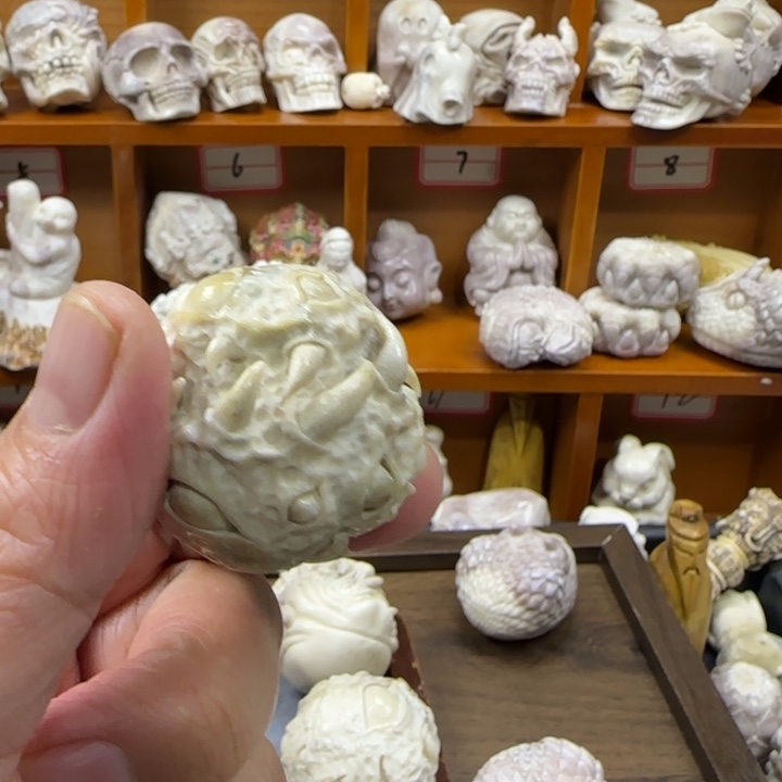 小***柒非金属配饰鹿角雕刻吞噬