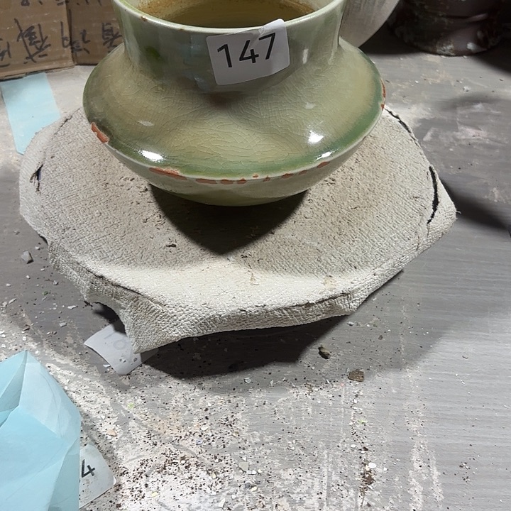 摆件陶高14，口11，有孔，瑕疵处理，147