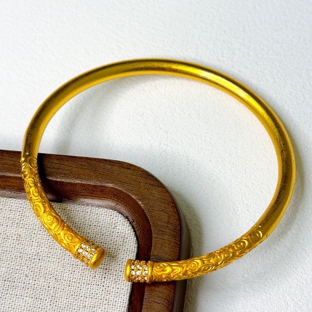 高定祥云镶边开口手镯-480