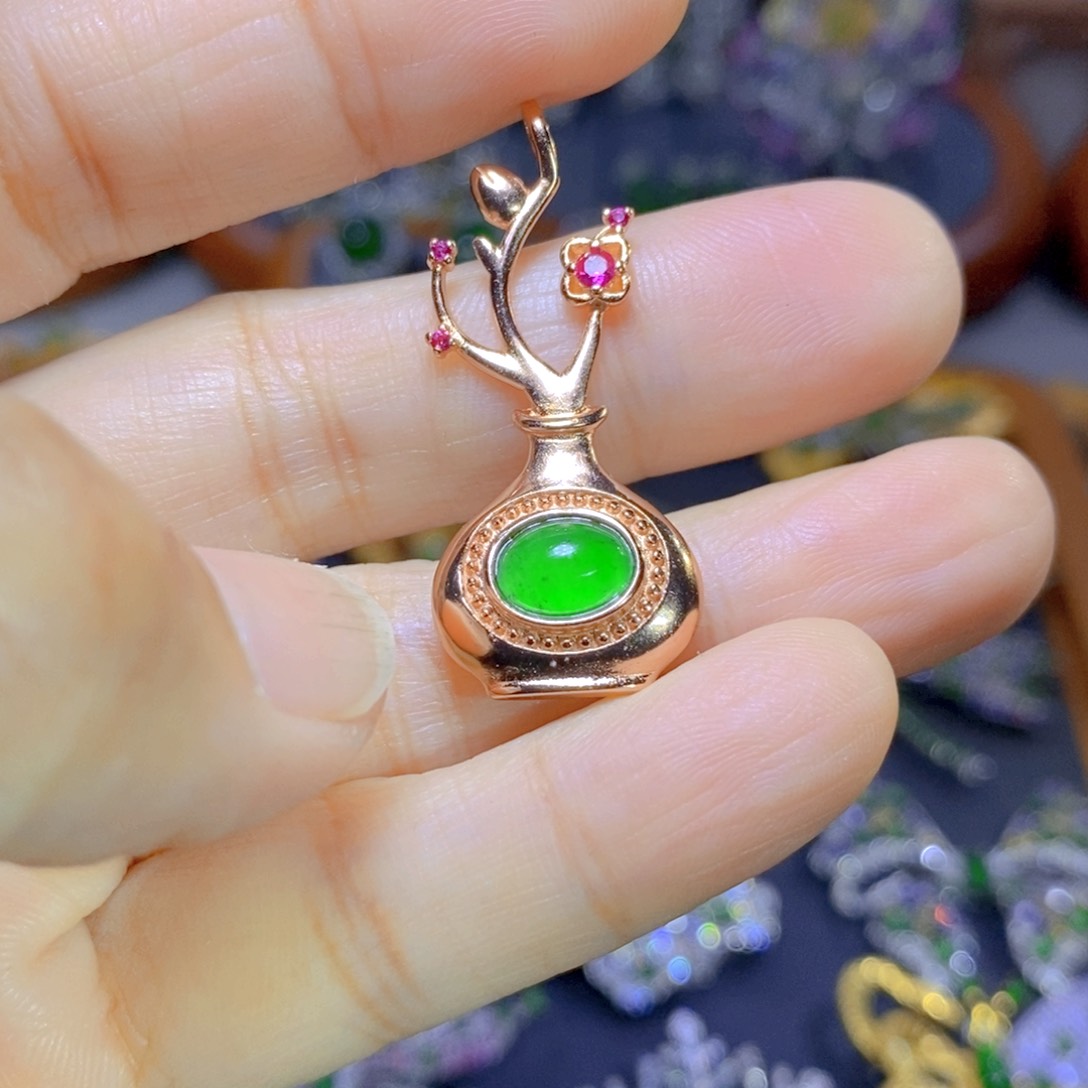 翡翠颈饰银S925镶嵌天然翡翠