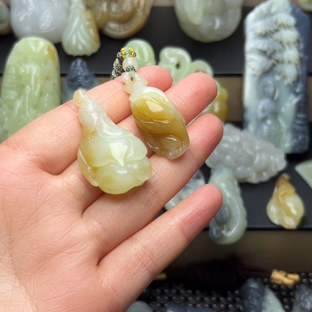 泡****和田玉未镶嵌挂件