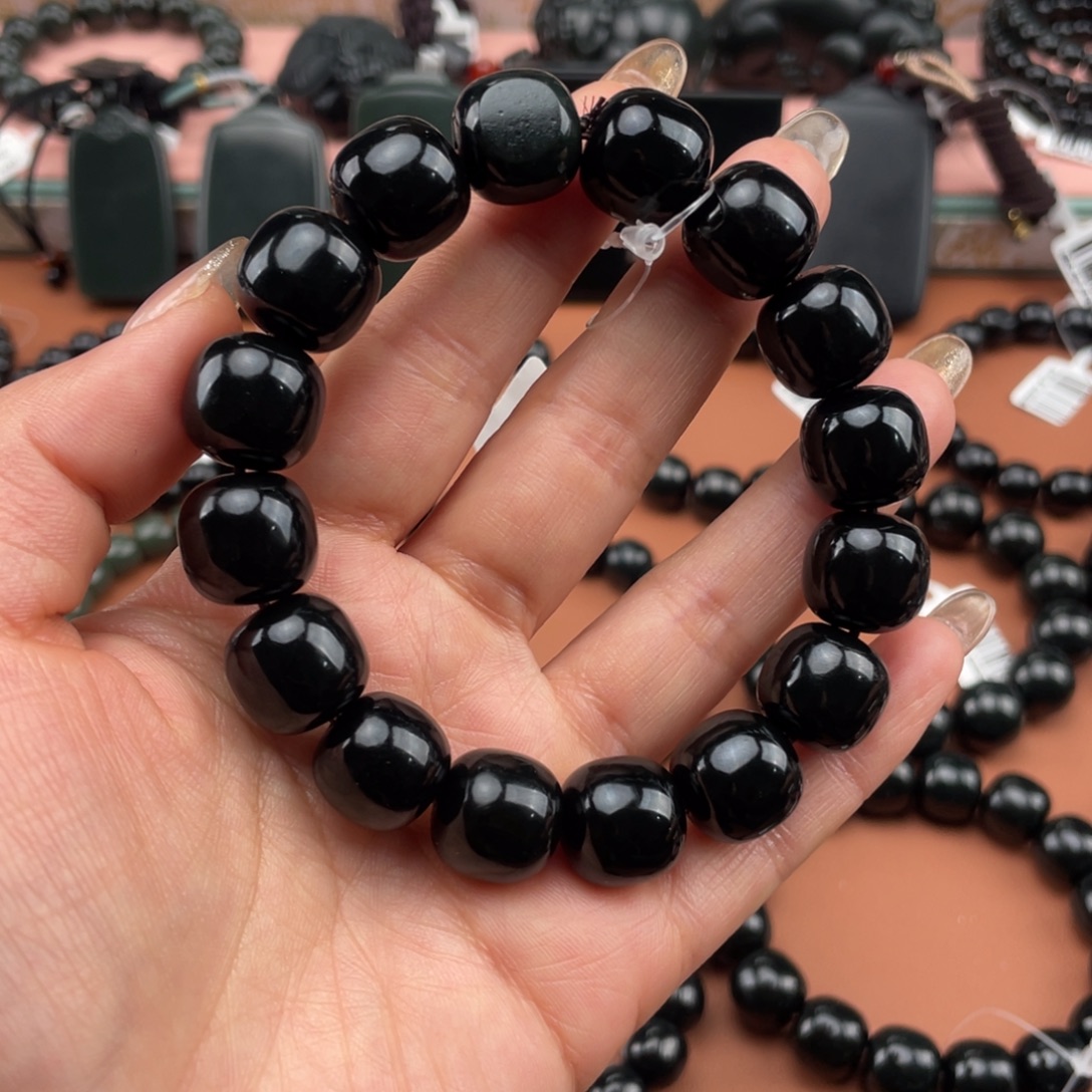 虚***藏和田玉未镶嵌手链