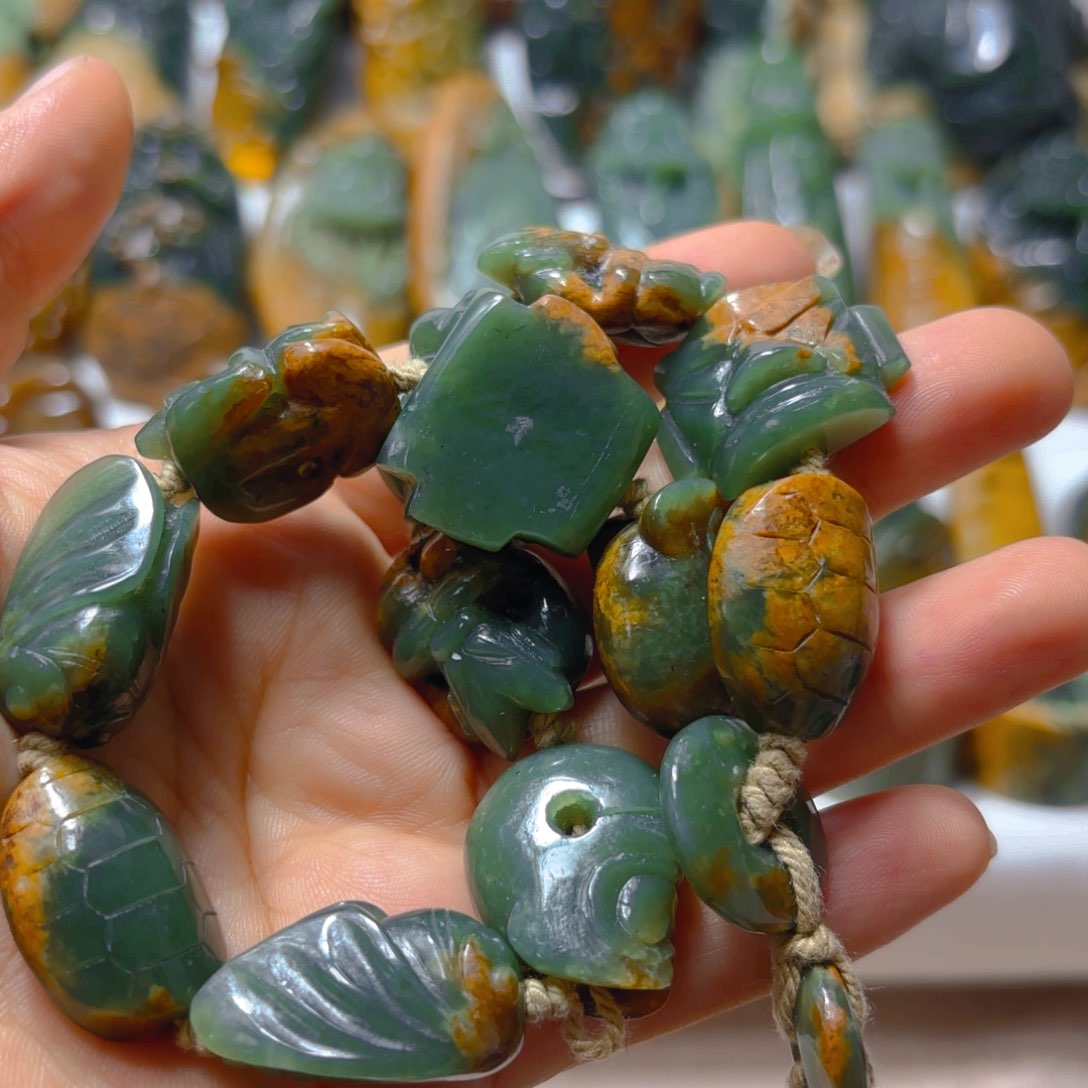 岫岩河磨玉（透闪石质玉）挂件未镶嵌