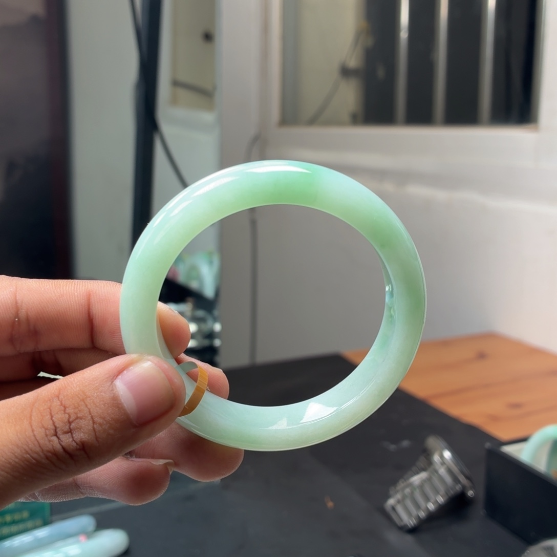 翡翠未镶嵌手镯翡翠9号强推！！！