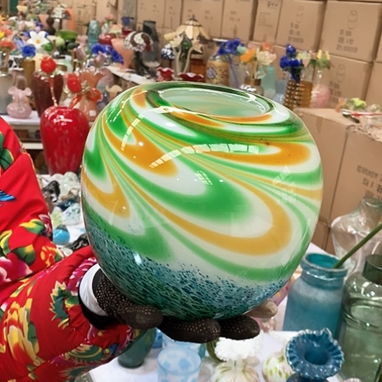 琉璃花瓶高20厘米口径7厘米