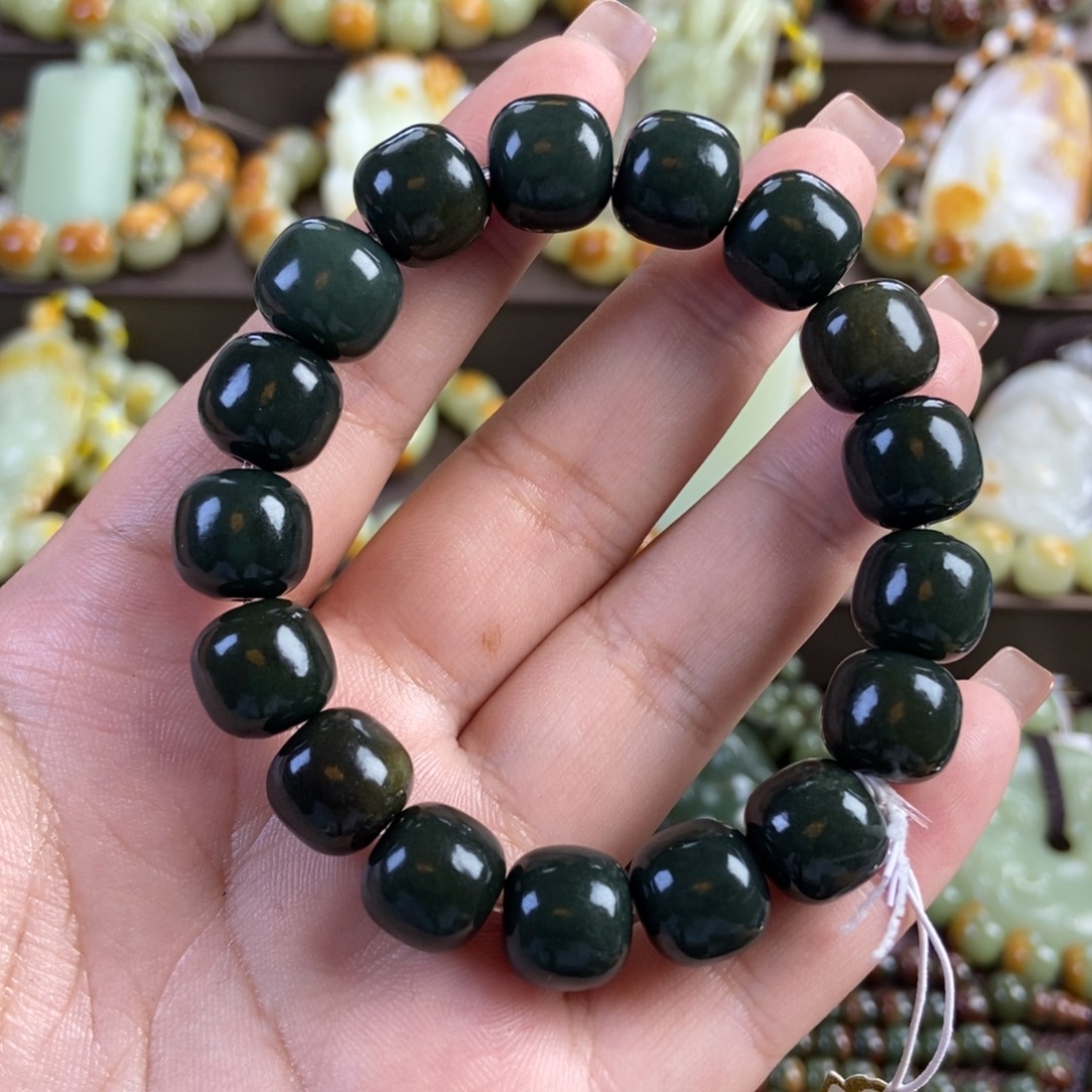 透闪石质玉未镶嵌手串