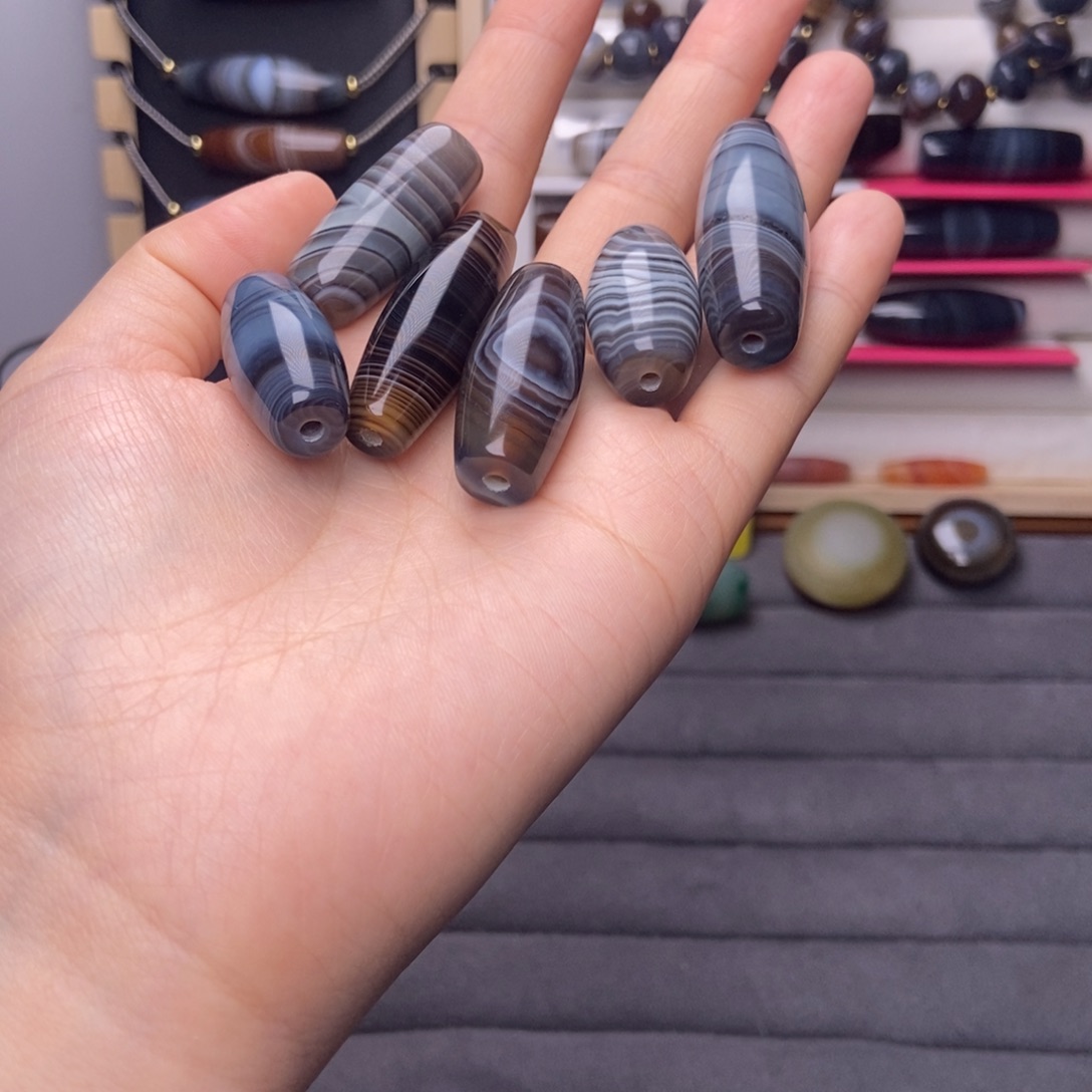 路***间玛瑙/玉髓合金颈饰