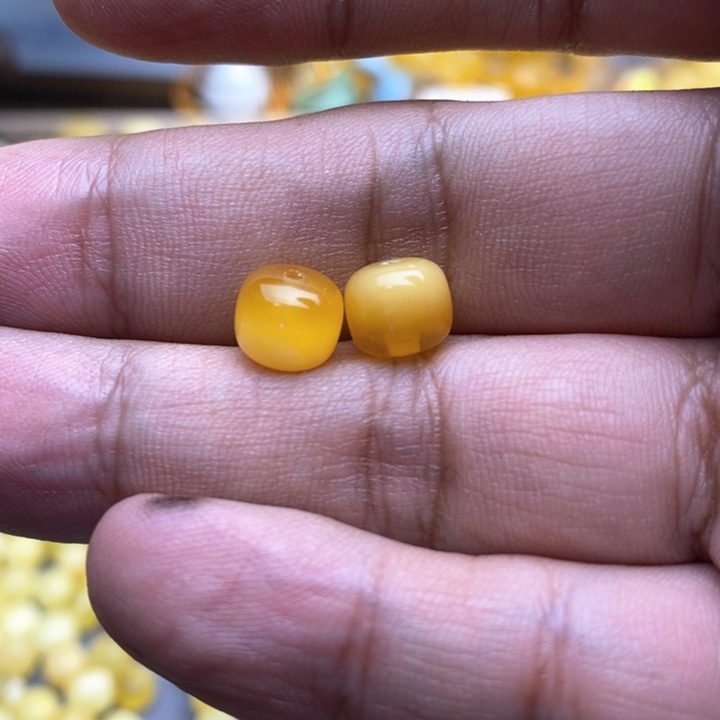 琥珀裸石未镶嵌14号8.2*7.1左右2颗