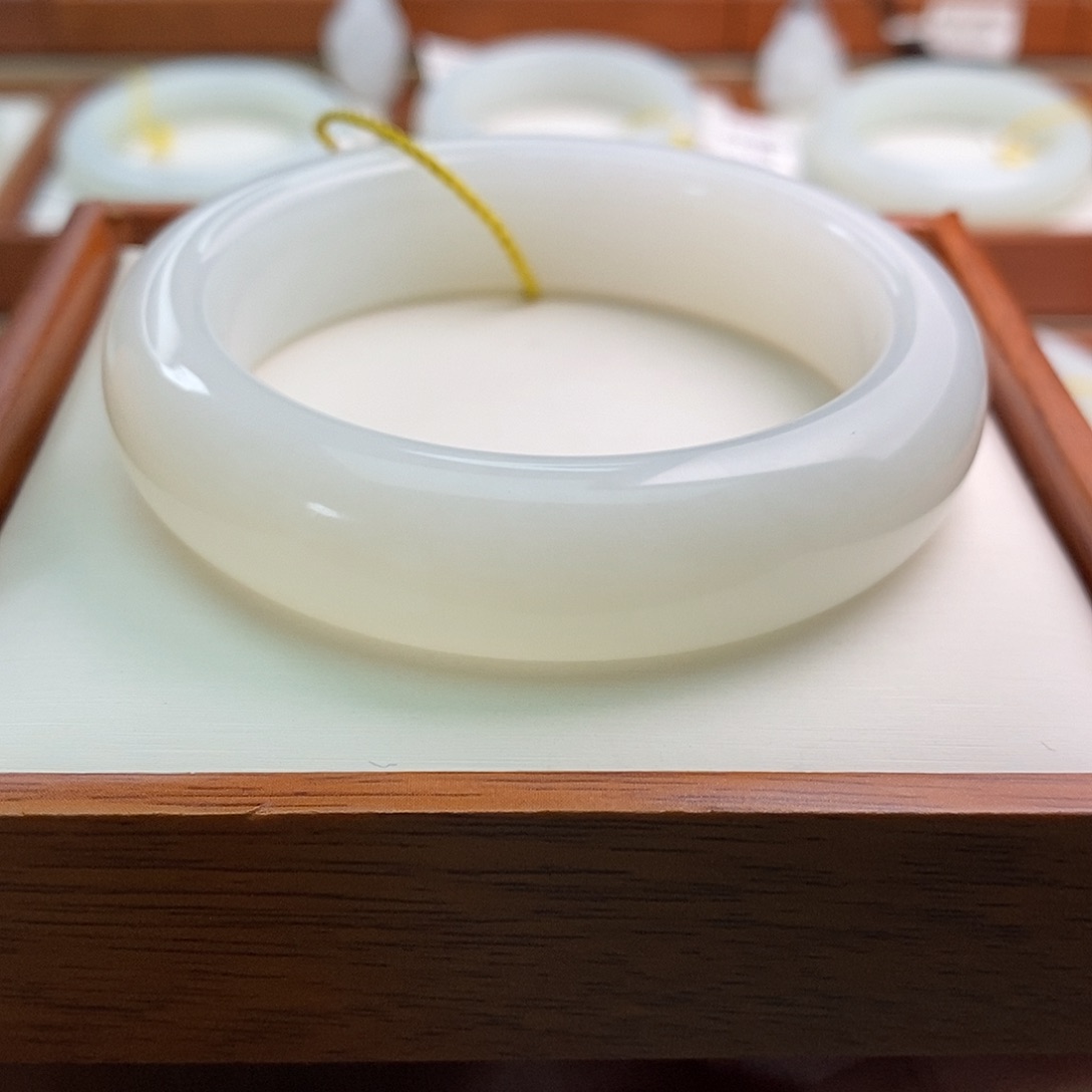 和田玉（白玉）未镶嵌手镯