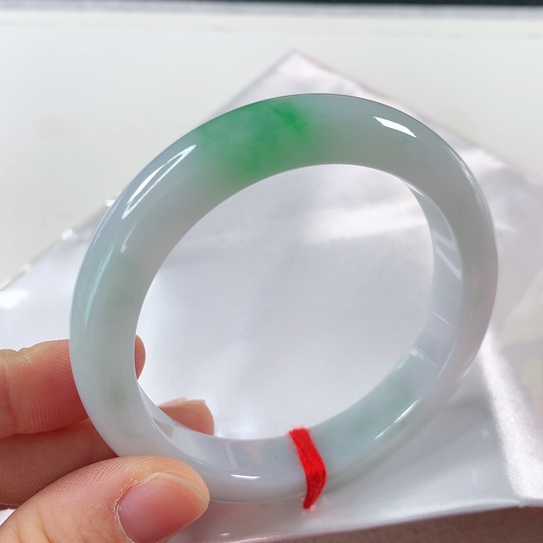 翡翠手镯未镶嵌①③⑧