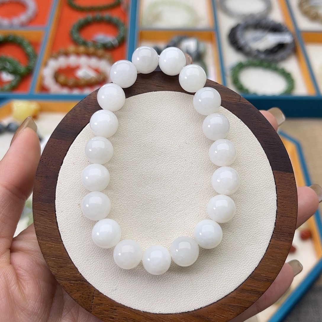 于***娜和田玉未镶嵌手串A21