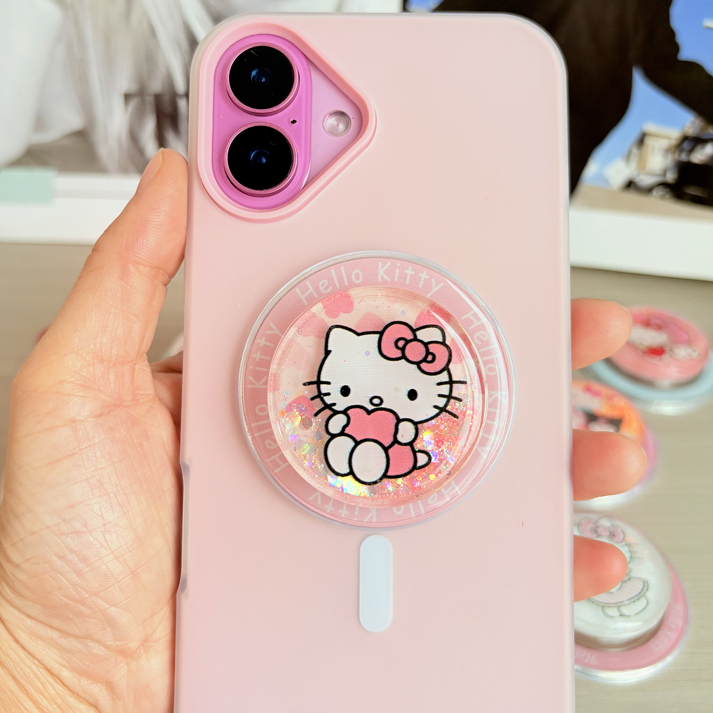 可爱流沙KT猫磁吸气囊手机支架旋转可伸缩通用磁吸手机壳追剧神器