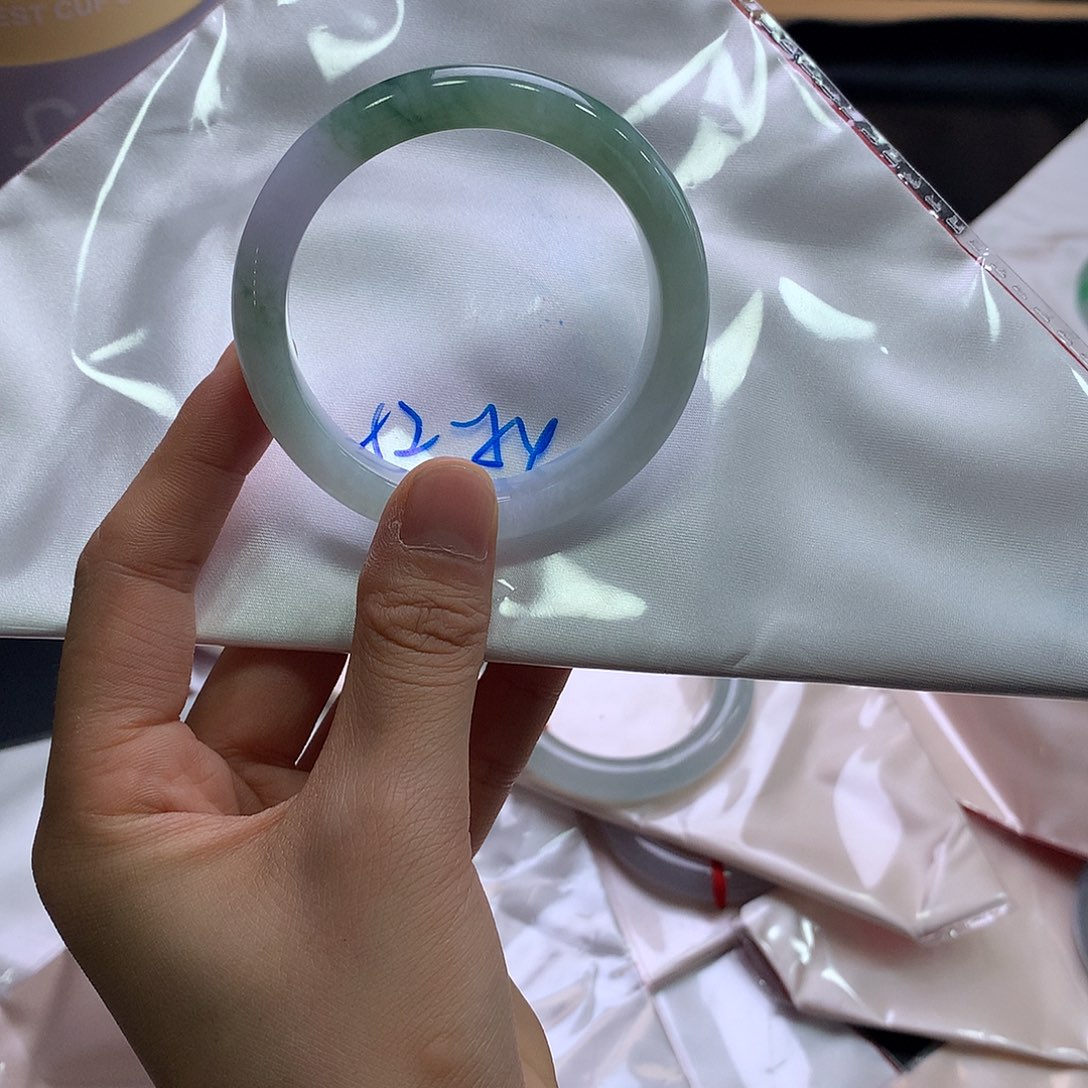 翡翠未镶嵌手镯翡翠