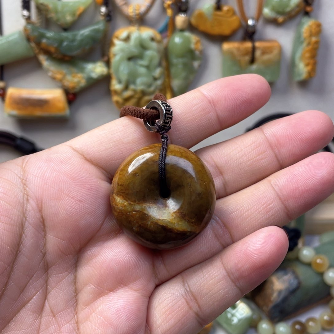 岫岩河磨玉（透闪石质玉）吊坠未镶嵌