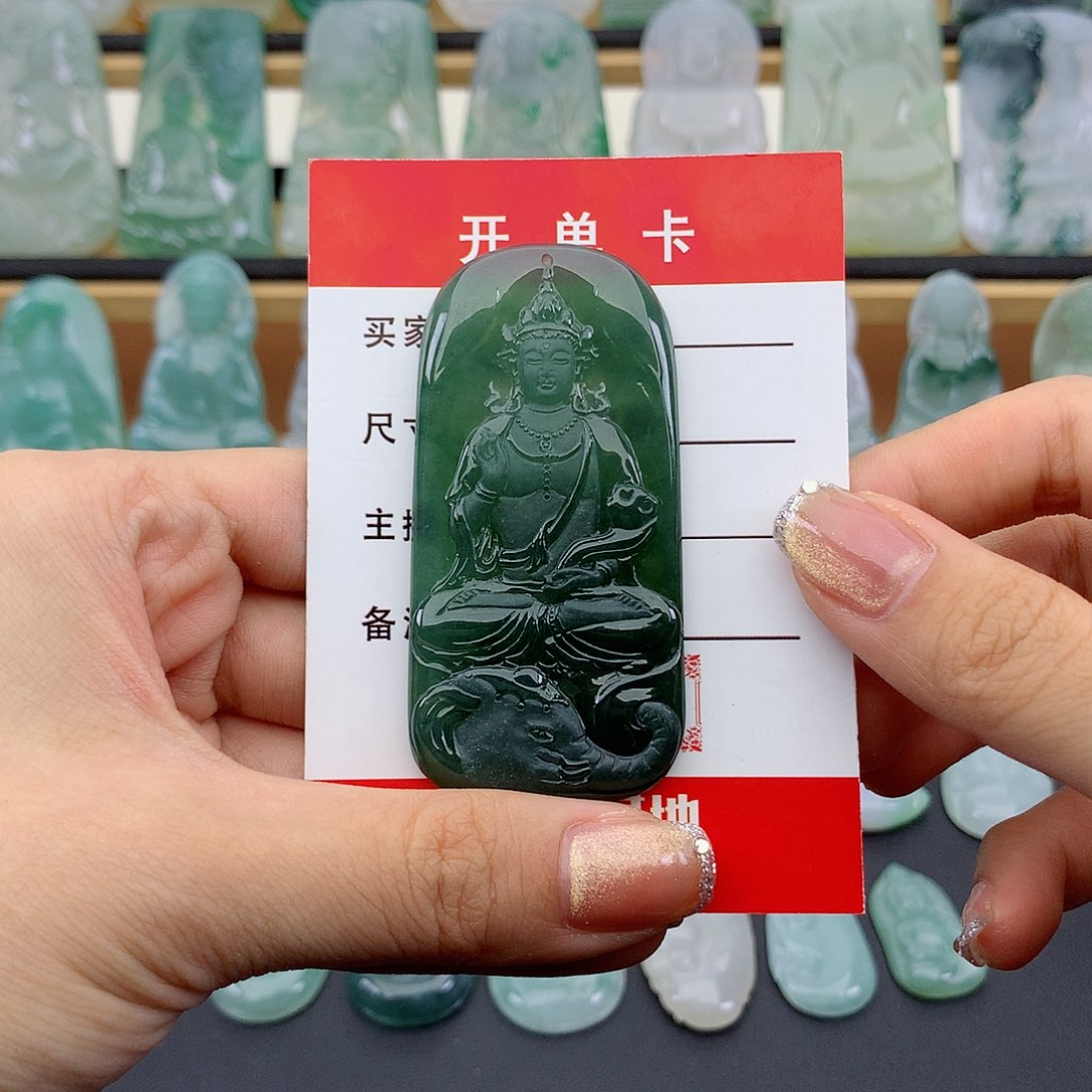 翡翠未镶嵌颈饰普贤菩萨