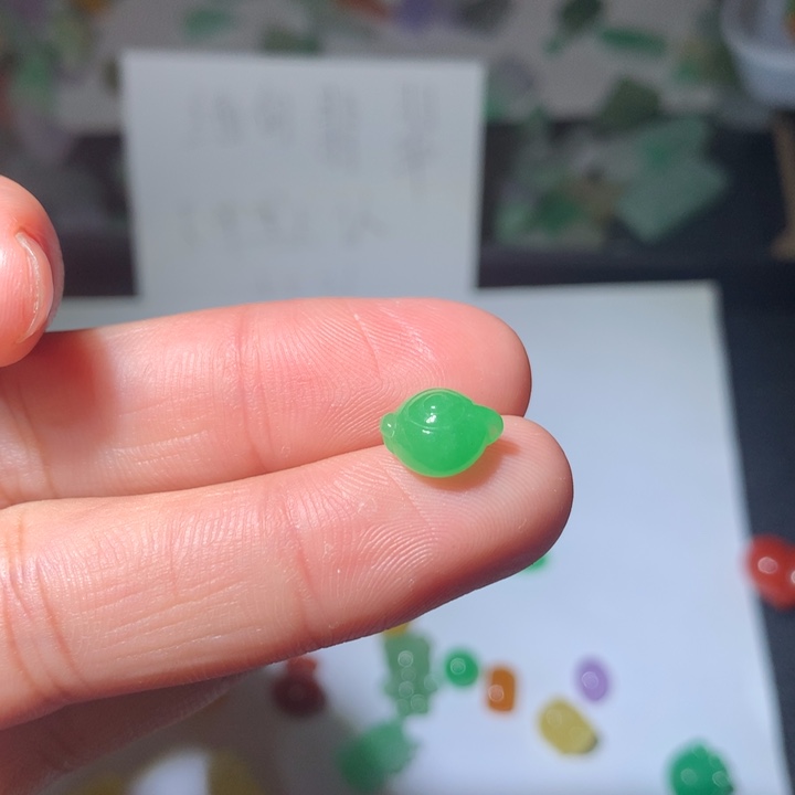 翡翠未镶嵌颈饰挂件