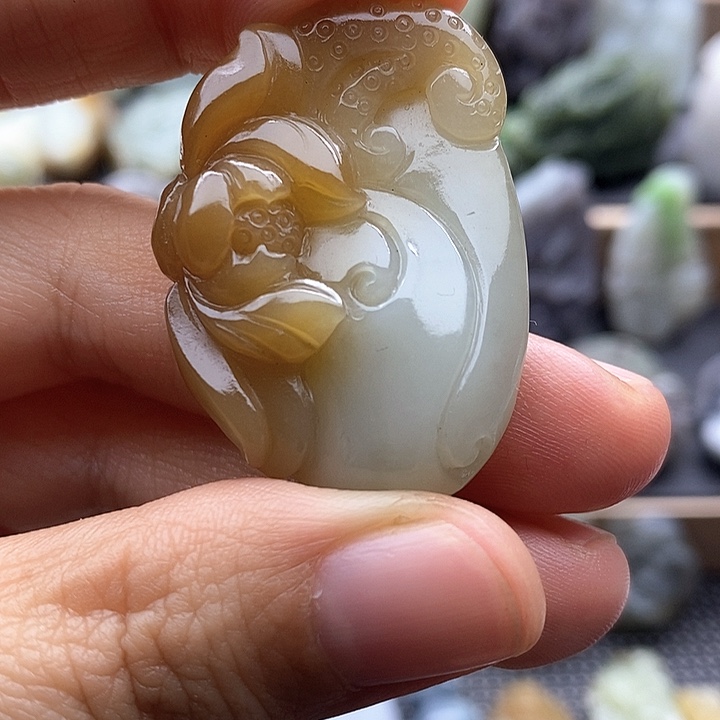 颈饰未镶嵌和田玉（糖玉）