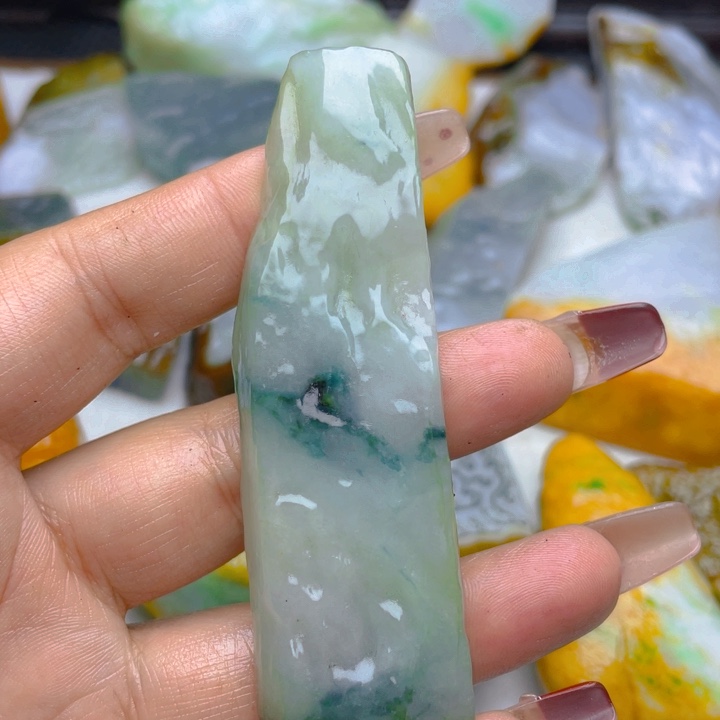 翡翠挂件未镶嵌翡翠