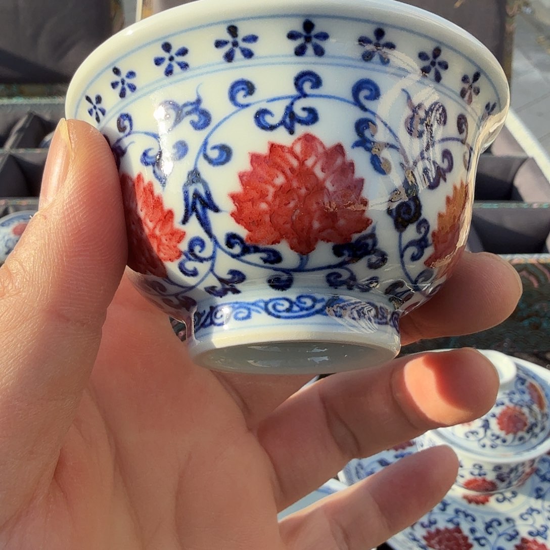 青花釉里红j金刚莲中压手杯