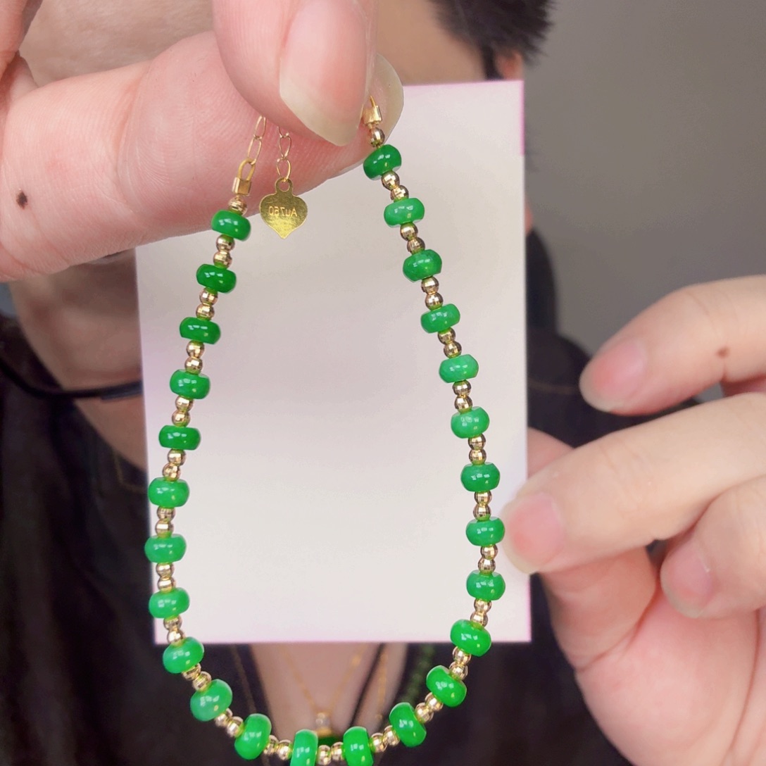 翡翠18K金镶嵌颈饰一件