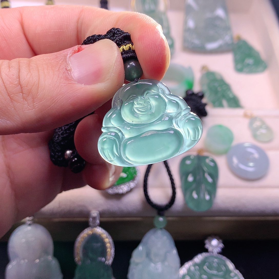 翡翠颈饰未镶嵌翡翠