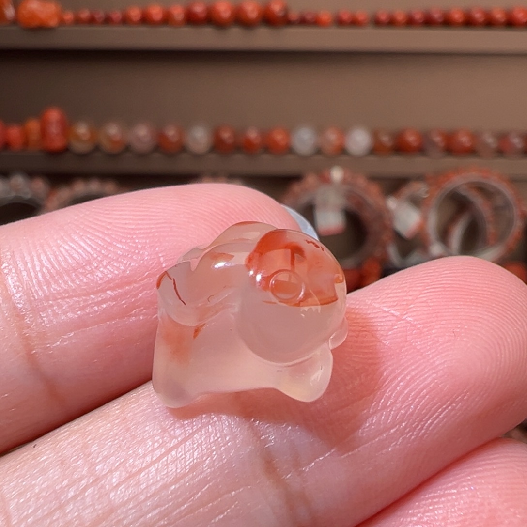 未镶嵌川料南红玛瑙冲天兔
