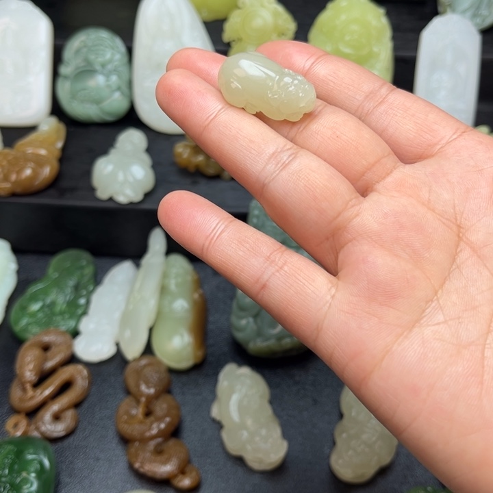 和田玉未镶嵌颈饰