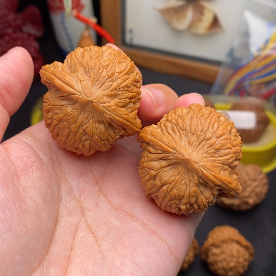 文玩核桃把件40绣球