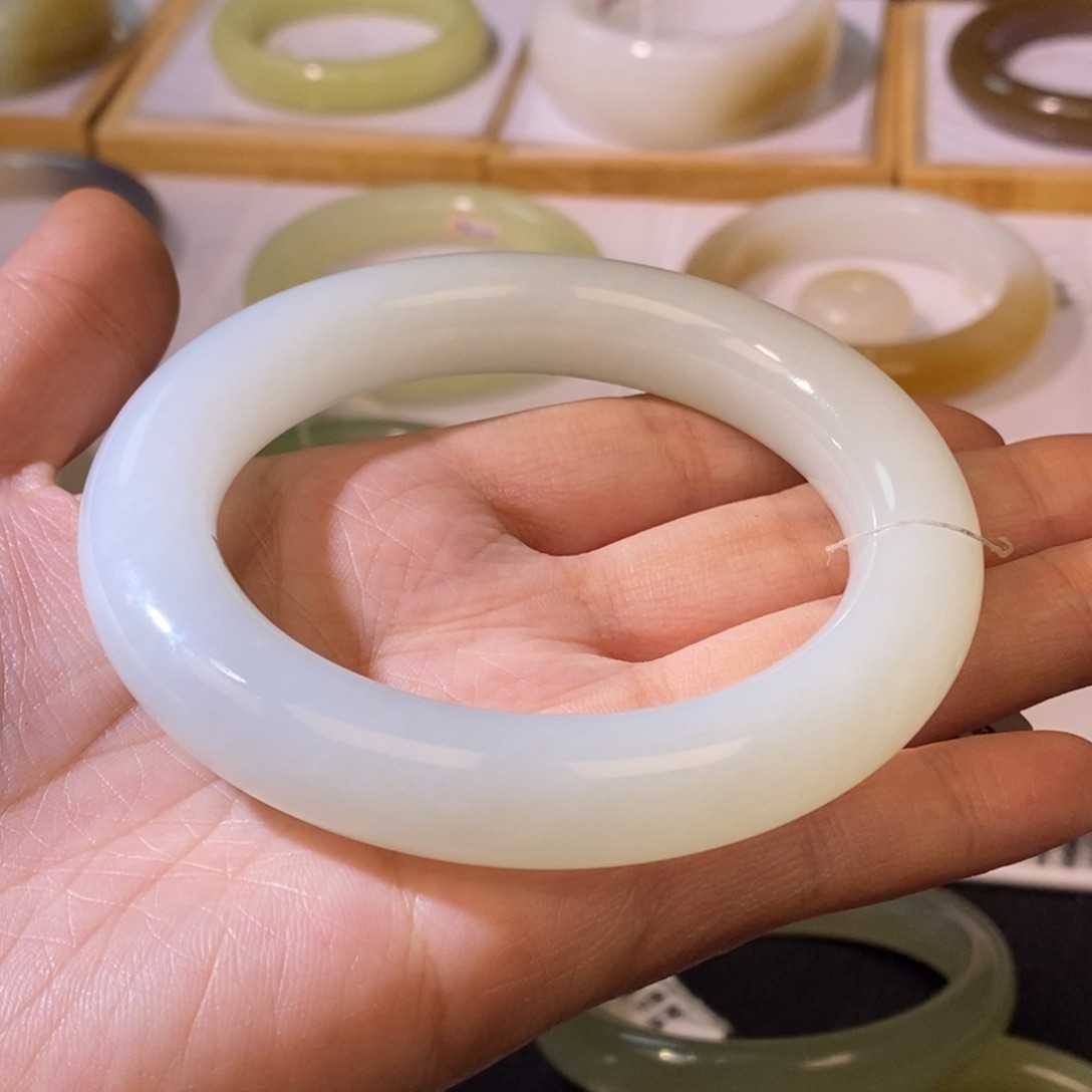 和田玉手镯未镶嵌6061