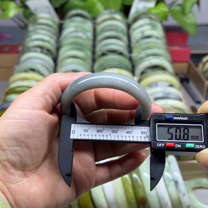 蛇纹石玉未镶嵌手镯51