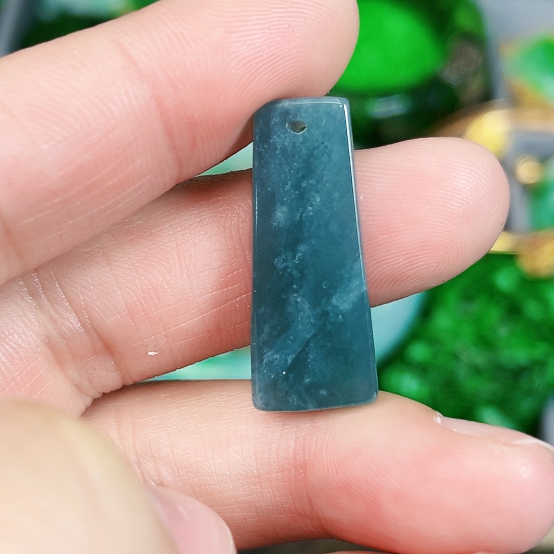 翡翠颈饰未镶嵌吊坠