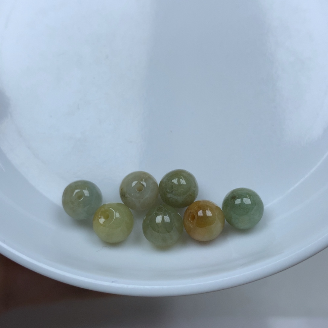 翡翠颈饰未镶嵌卡7.4。珠。