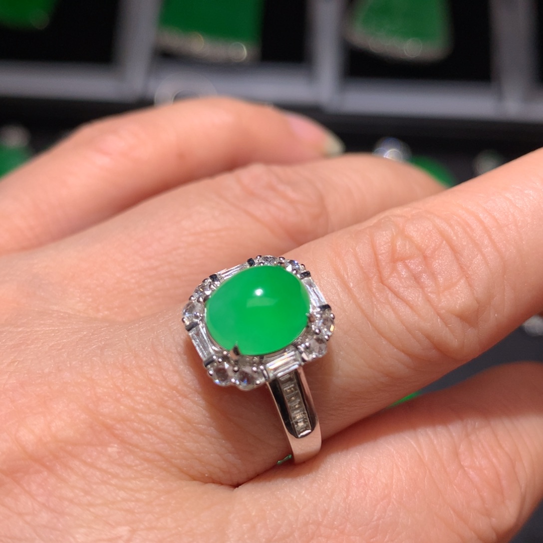 翡翠颈饰18K金镶嵌翡翠