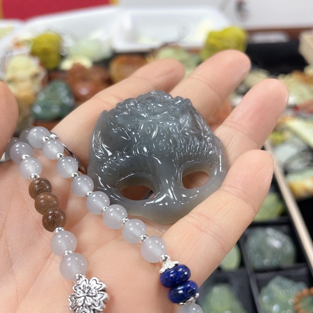 蛇纹石玉颈饰未镶嵌