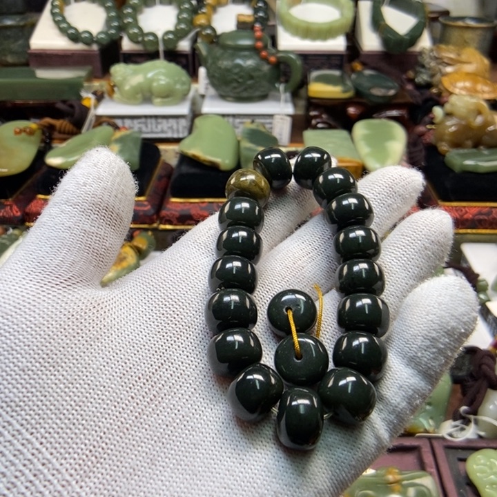 未镶嵌手串岫岩河磨玉（透闪石质玉）未****师