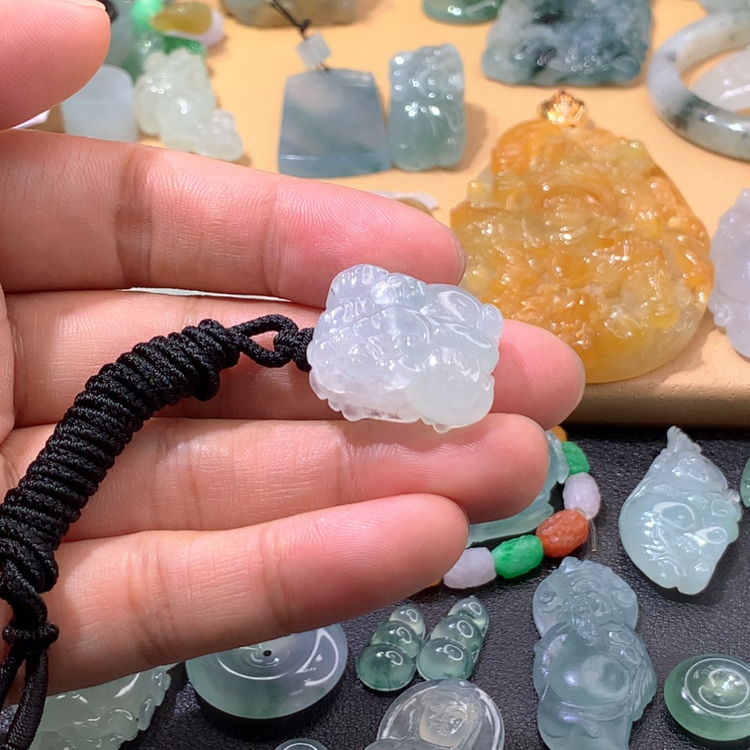 颈饰未镶嵌翡翠挂件