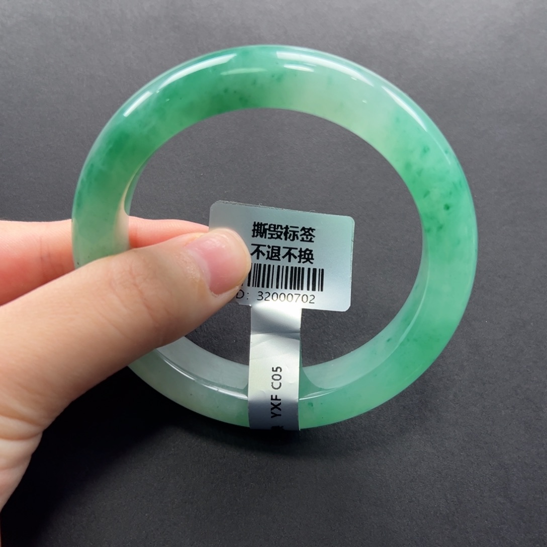 樱***美石英质玉未镶嵌手镯+瑶瑶56.8