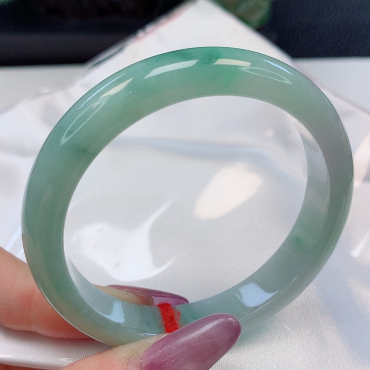 翡翠手镯未镶嵌56圈