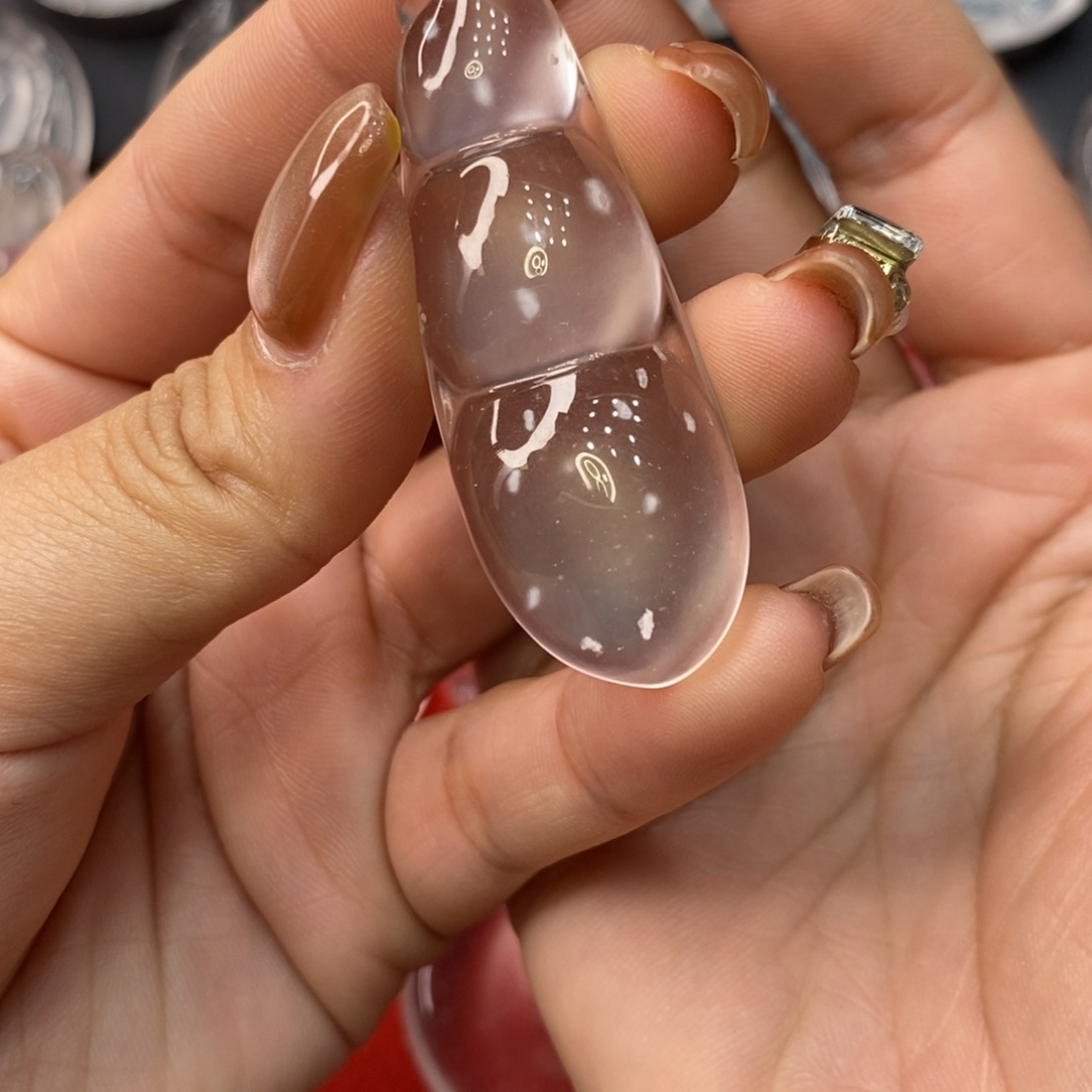 生***近石英质玉未镶嵌吊坠