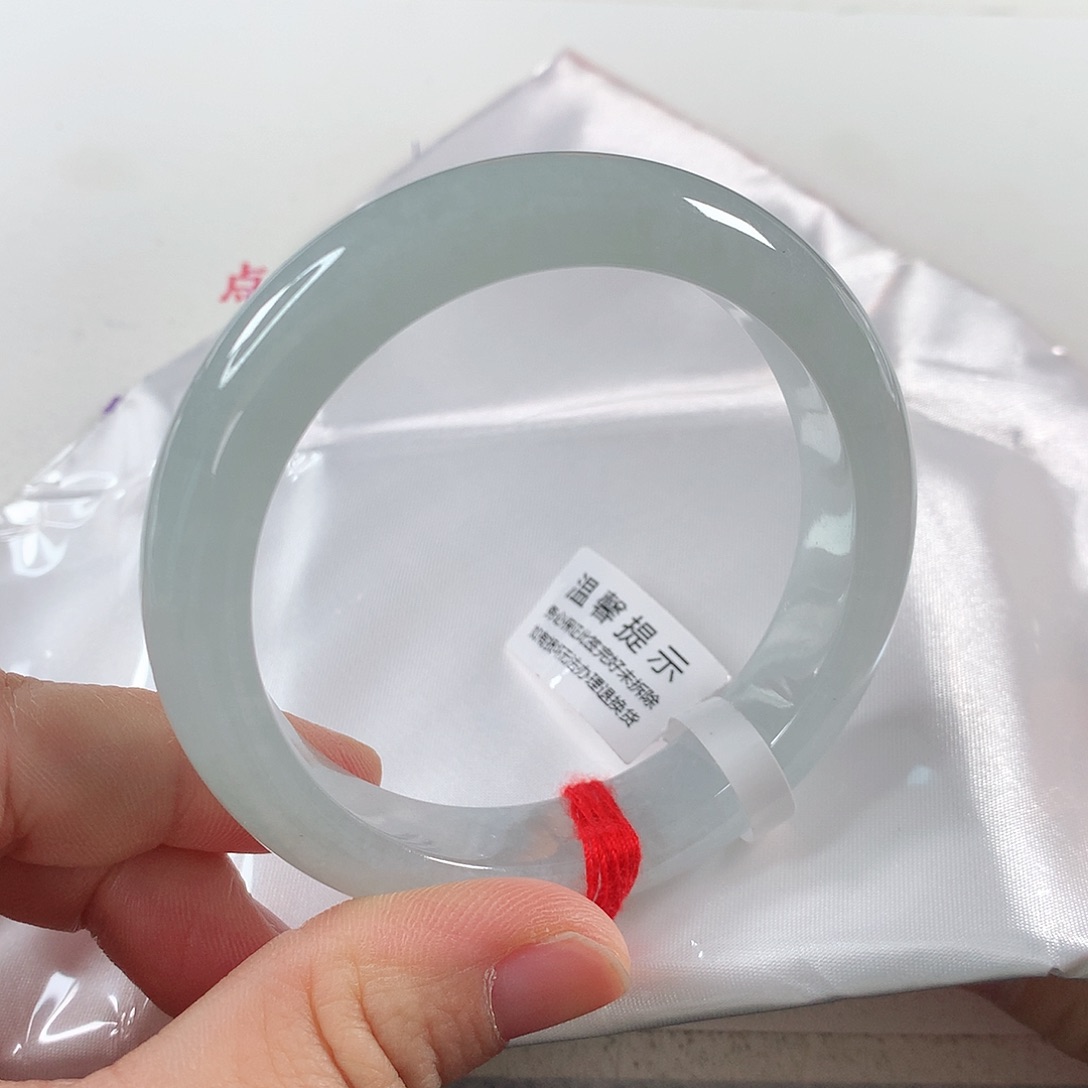 翡翠手镯未镶嵌⑧②