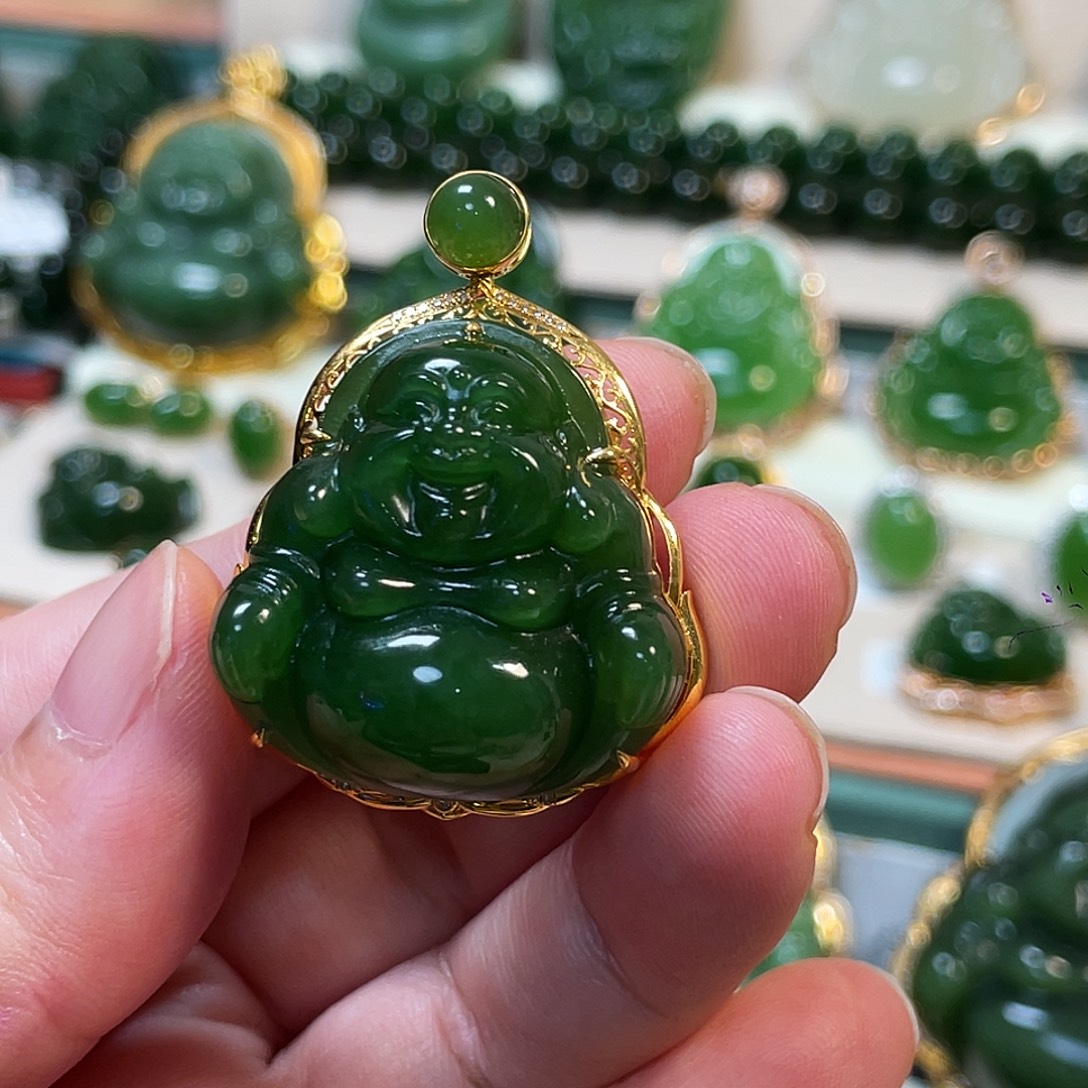 和田玉（碧玉）未镶嵌颈饰辣绿佛公30